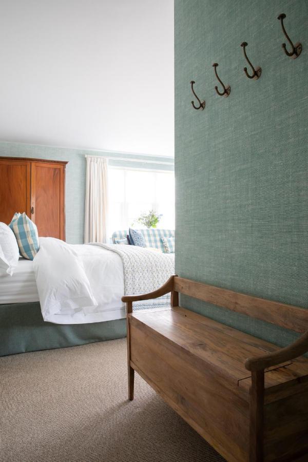 Flint House - Goodwood Events Bed & Breakfast Чичестър Екстериор снимка