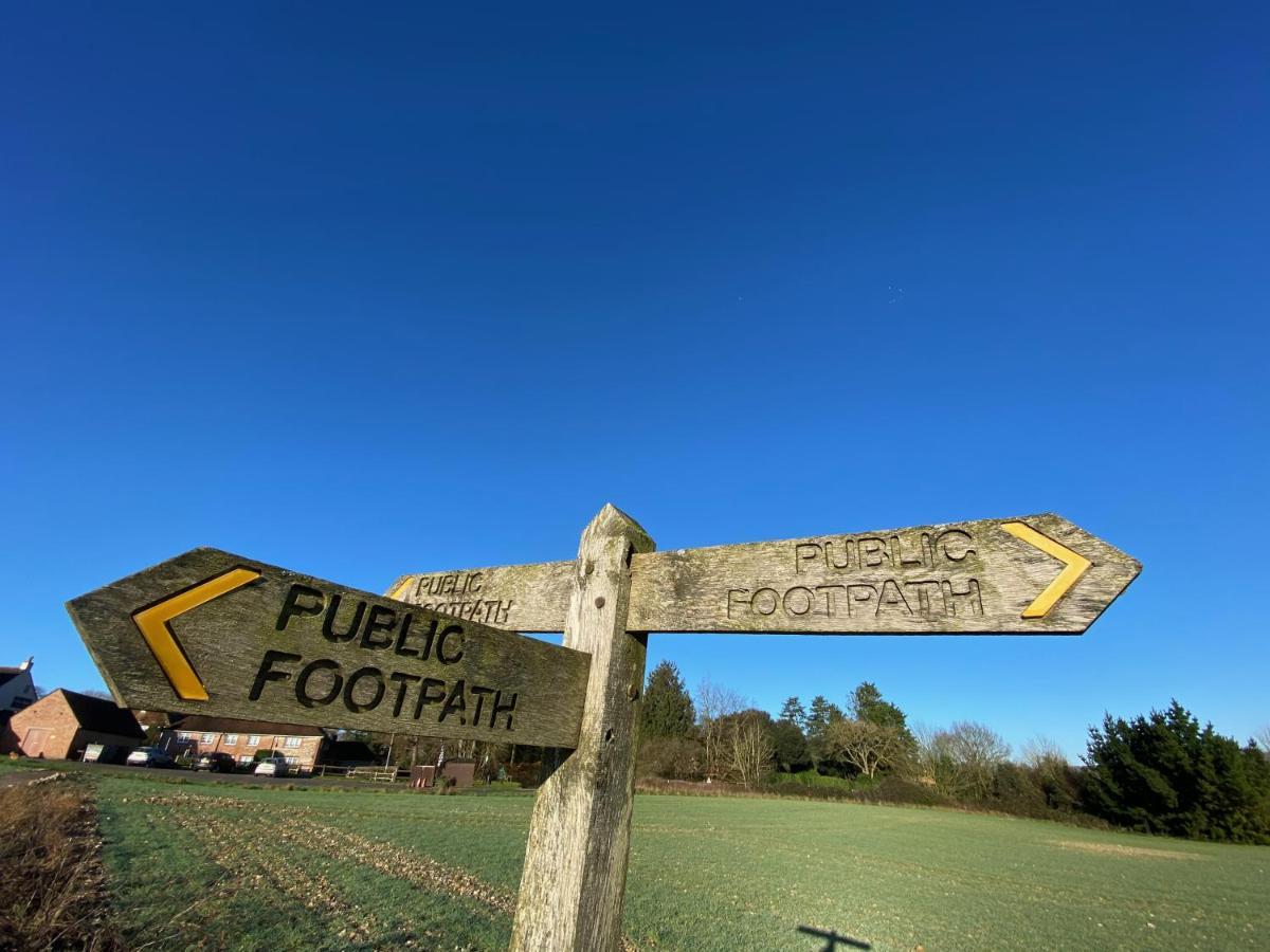 Flint House - Goodwood Events Bed & Breakfast Чичестър Екстериор снимка